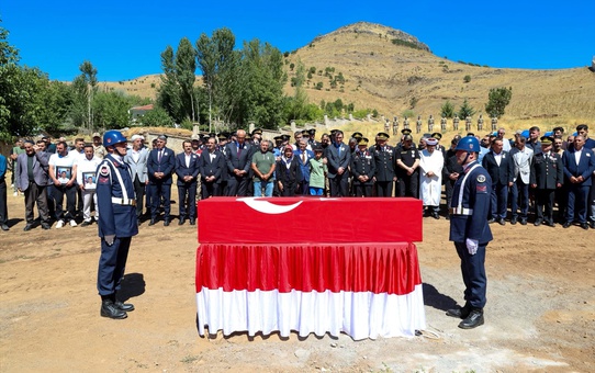 Kalp krizi geçiren güvenlik korucusu Demir, Bingöl Solhan'da defnedildi