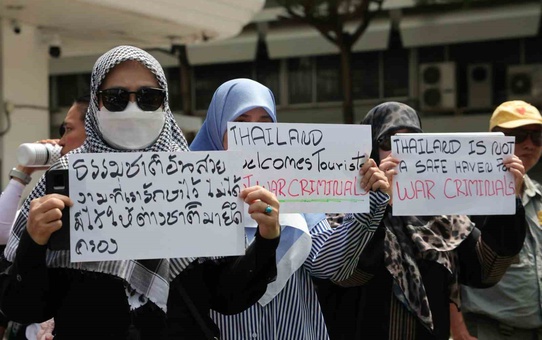 Bangkok'ta İsrail Büyükelçiliği önünde yüzlerce kişi protesto düzenledi