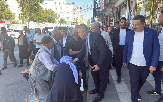 AK Partili Gökçınar, Diyarbakır Çermik'te esnaf ve belediyeyi ziyaret etti