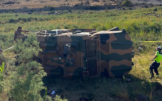 Askeri araç devrildi: 1 asker şehit, 2 asker yaralı