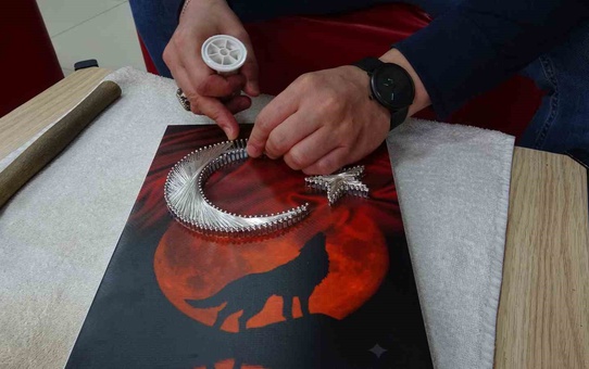 Giresun Çamoluk'ta öğretmenevi çalışanı lobiyi sanat galerisine çevirdi