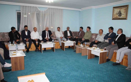 AK Parti'li Öz, Erzurum'da terörsüz Türkiye ekseninde kalkınmayı anlattı