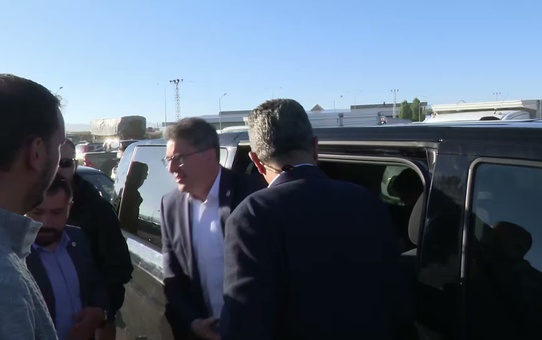 Özgür Özel, Kars’ta hayvan pazarını ziyaret etti… Hayvancılar cezalardan şikayet etti