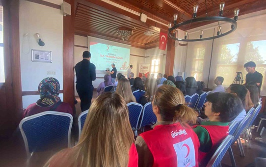 Ankara'da ilk yardım gününde uluslararası öğrencilere temel eğitim verildi