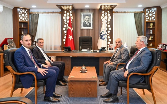 Vali Baruş, Aziziye Belediyesini ziyaret ederek çalışmaları inceledi