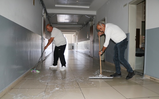 Van'da Atatürk Anadolu Lisesi'nde 660 öğrenci için temizlik seferberliği