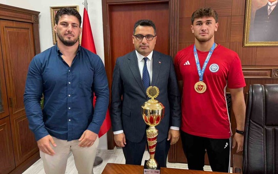Alaplılı güreşçiler Kaymakam Köksal'ı ziyaret etti
