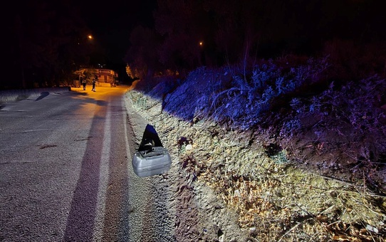 Mudanya'da motosiklet aydınlatma direğine çarptı, 2 kişi ağır yaralandı