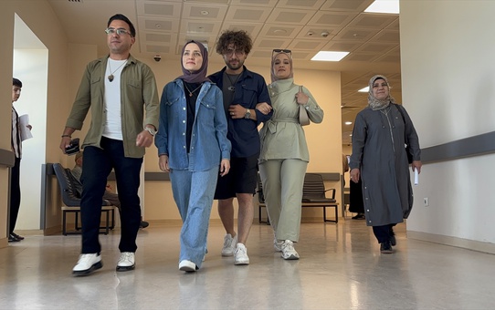 Konya'da biyonik kulak ameliyatı olan işitme engelli kardeşler konuşmaya başladı