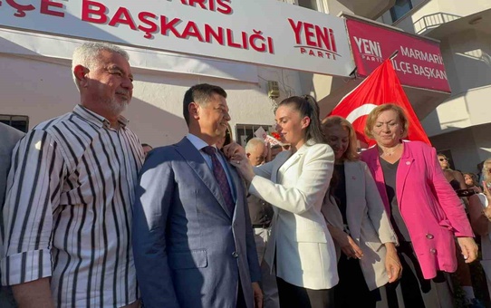 Marmaris Belediye Başkanı Ünlü, CHP'den istifa edip Yeni Parti'ye geçti