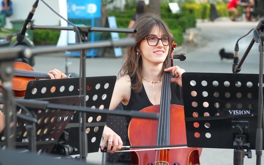 İzmir Fuarı'nın 7. gününde Teoman sahnede İzmirlilere müzik dolu gece yaşattı