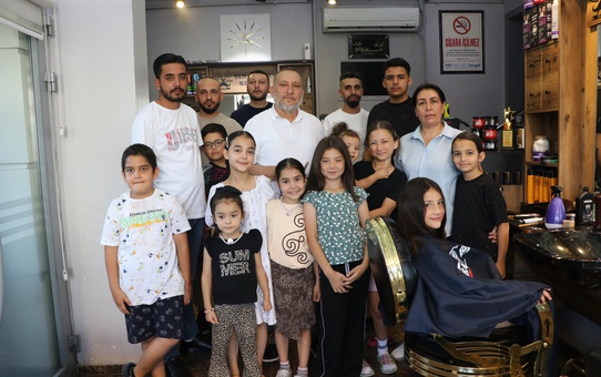 Kayseri'de kadın muhtar 7 yılda 5 bin çocuğu ücretsiz tıraş etti
