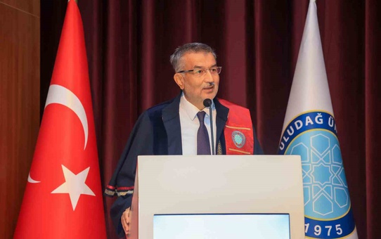BUÜ Tıp Fakültesinde ilk ders töreni 2026 YKS'de ilk üçe girenlere belge verildi