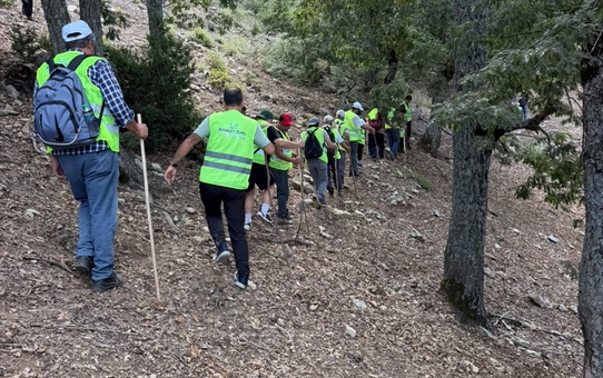 Yeşilay Hatay Şubesi İskenderun'da doğa yürüyüşü ve tırmanma etkinliği düzenledi