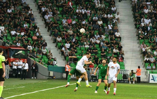 Sakaryaspor sahasında Adana 01 Futbol Kulübü SK'yı 2-0 yendi