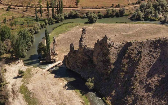 Adana Tufanbeyli'de kayalıklar ve mağaralar doğa turizmi için umut veriyor