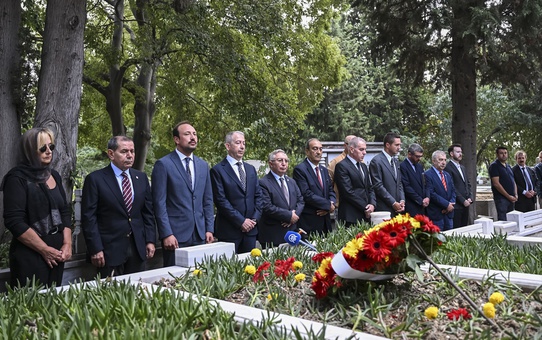Metin Oktay, vefatının 35. yılında Topkapı Kozlu Mezarlığı'nda anıldı