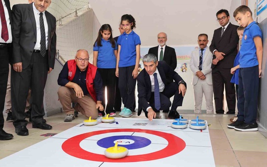 Afyonkarahisar'da 142 bin 535 öğrenci yeni eğitim yılına başladı
