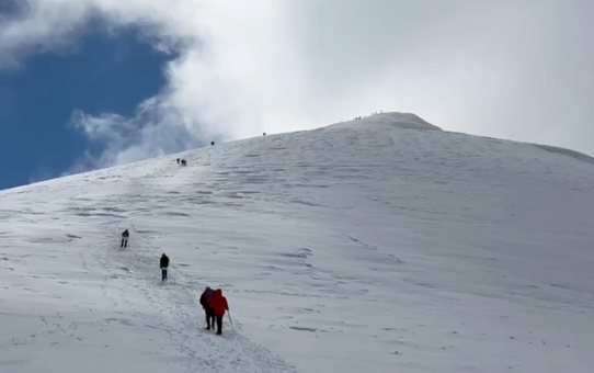 Ağrı Dağı'nın buzulu 15 kilometrekareden 5'e düştü, uzman uyardı