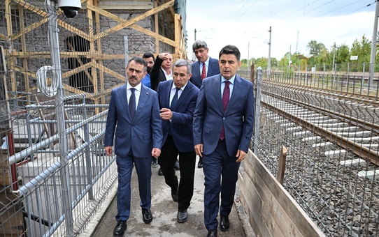 Bakan Yardımcısı Boyraz, Derbent Tren Garı'ndaki restorasyonu yerinde inceledi