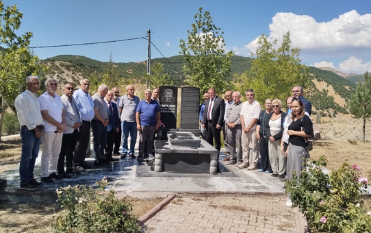 CHP'li Canpolat, Kamer Genç'i Tunceli'de mezarı başında andı