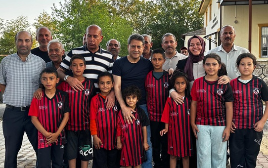 Gaziantep FK forması giydirdi, hedef alındı! Yeni Partili isimden milletvekili Ali Şahin'e skandal tepki