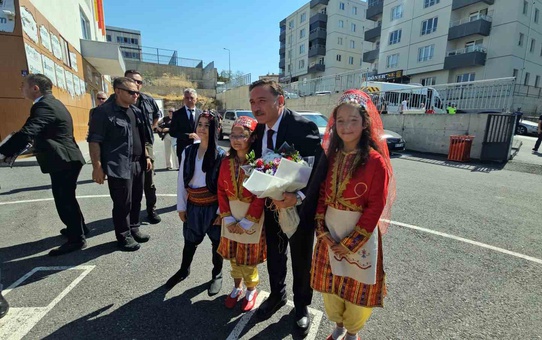 Kayseri'de yeni eğitim yılı açılışı Talas'ta yapıldı, ilk zil çalındı