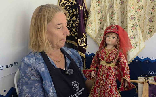 Kütahya'da geleneksel kadın kıyafetleri modern tasarımlarla gelecek kuşaklara aktarılıyor