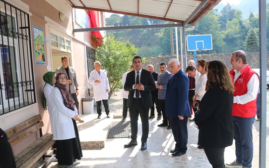 Of'ta 2026-2027 eğitim yılı 'Mayamız Birlik, İlk Dersimiz Kardeşlik' temasıyla açıldı
