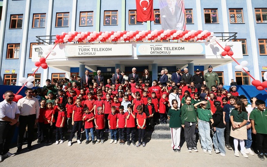 Van, Hakkari, Bitlis ve Muş'ta yeni eğitim yılı ilk ders ziliyle başladı