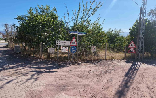 Yalova'da 4 köyde 52 sokak tabelası yenilendi