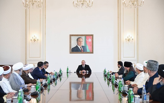 Aliyev dini liderlere seslendi, işgal döneminde 65 caminin yıkıldığını hatırlattı