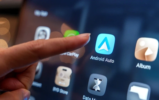 Android Auto medya oynatıcısı Material 3 ile dalgalı ilerleme çubuğuna geçti
