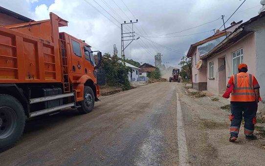 Bilecik Pazaryeri'nde Gümüşdere köy yolunda genişletme çalışması başladı