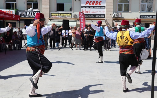 Burdur'da Ahilik Haftası'nda Vali Bilgihan'dan 'Yılın Ahisi'ne cübbe