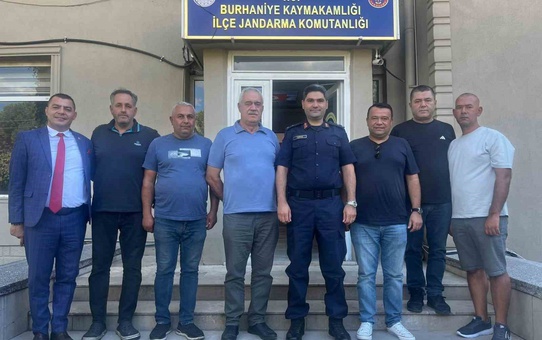 Burhaniye'de esnaf odası yeni Jandarma Komutanı Topçu'yu ziyaret etti