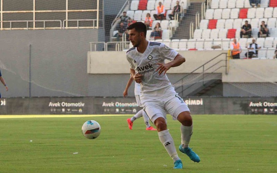 Ceyhun Gülselam 38 yaşında kramponlarını astı, futbol kariyeri sona erdi