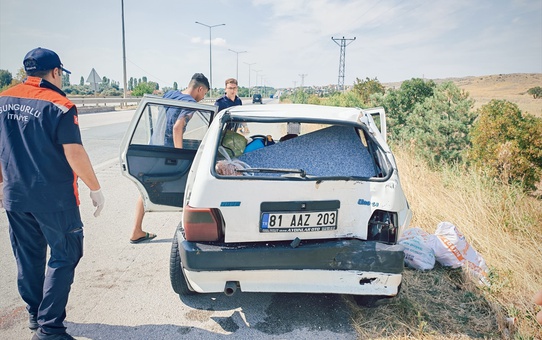 Sungurlu'da otomobil ile hafif ticari araç çarpıştı, 3 kişi yaralandı