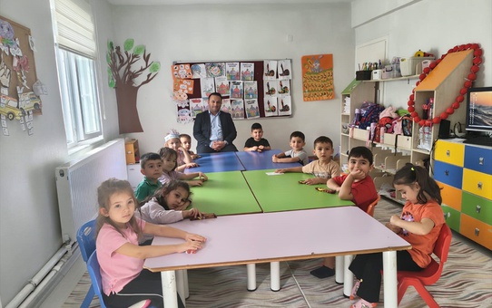 Kaymakam Uslu, Hanönü'deki 4-6 yaş Kur'an kursunda öğrencilerle buluştu