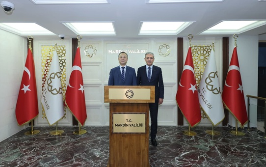 Kırgızistan'ın Ankara Büyükelçisi Kazakbaev, Mardin Valisi Akkoyun'u makamında ziyaret etti