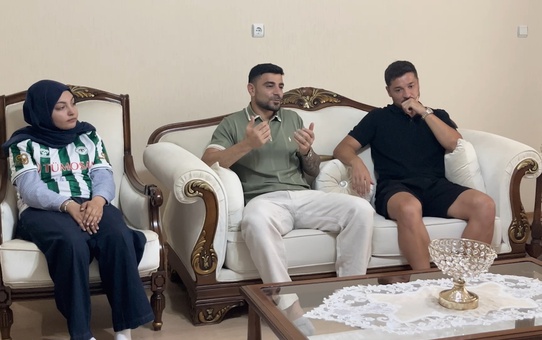 17 yaşındaki Sude'nin evine Konyasporlu futbolcular konuk oldu