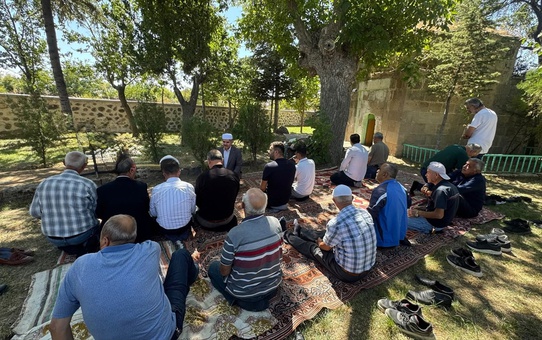 Niğde Altunhisar'da 480 yıllık Şeyh Ahmet Türbesi bakım sonrası yeniden ibadete açıldı