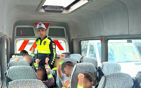 Erzurum'da okul servislerine denetim aralıksız sürüyor, kurallara uymayan sürücülere ceza