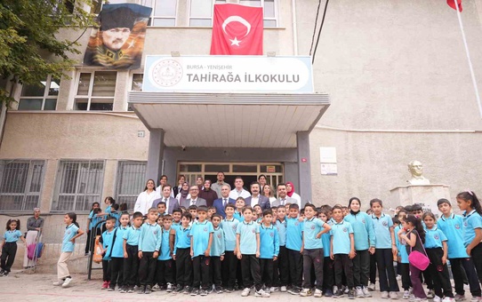 Başkan Ercan Özel, yıllar önce okuduğu Tahirağa İlkokulu'nu ziyaret etti