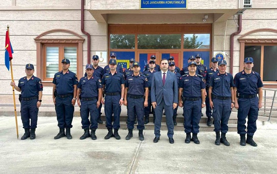 Osmaneli Kaymakamı Yılmaz, yüzbaşılığa yükselen İlçe Jandarma Komutanı Soy'u tebrik etti