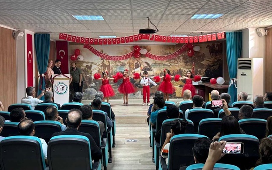 Araban'da İlköğretim Haftası törenle kutlandı, öğrenciler şiir okudu