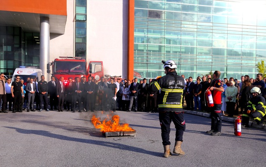 Bitlis Valiliğinde yangın tatbikatı, Vali Karakaya butona basınca alarm verildi