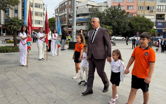 Burhaniye'de İlköğretim Haftası coşkusu, öğrencilere ödülleri verildi