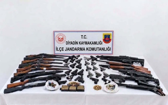 Ağrı'da 3 ilçede silah kaçakçılığı operasyonu, 28 adreste 41 silah ele geçirildi