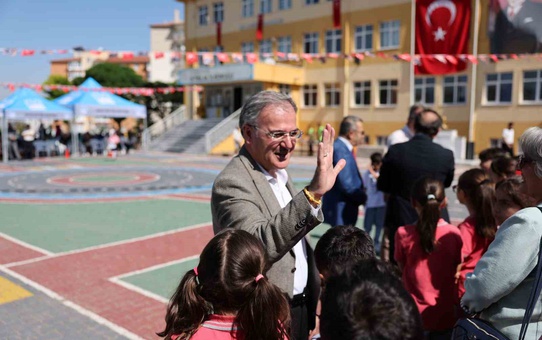 Hacılar Belediye Başkanı Özdoğan, İstiklal İlkokulu'nda öğrencilerle buluştu